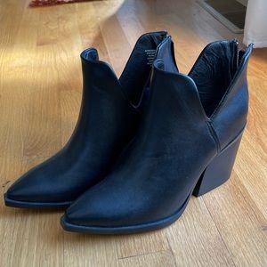 NWOT Steve Madden Alyse Booties